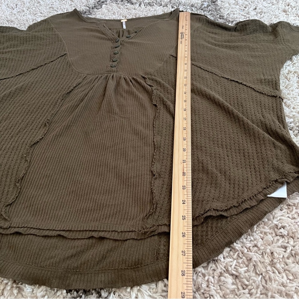 🦩 Free People Leo Henley Waffle Thermal Top - Olive Green Medium - Picture 12 of 12